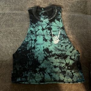 The Drive size small pre-distressed crop tank